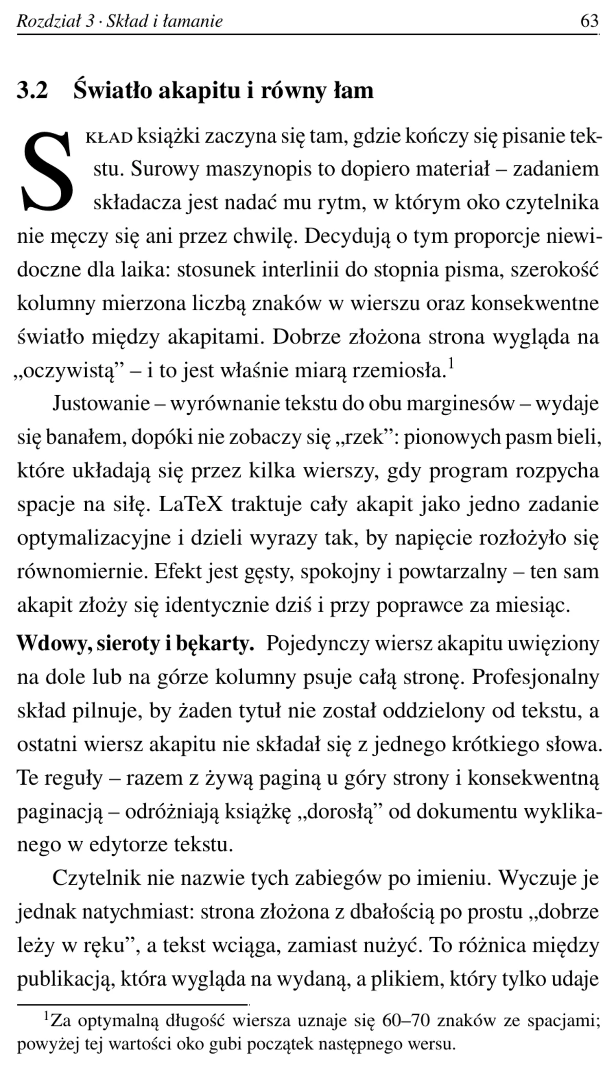 Strona książki złożona profesjonalnie w LaTeX-u, z żywą paginą, inicjałem, justowanym tekstem i przypisem dolnym.